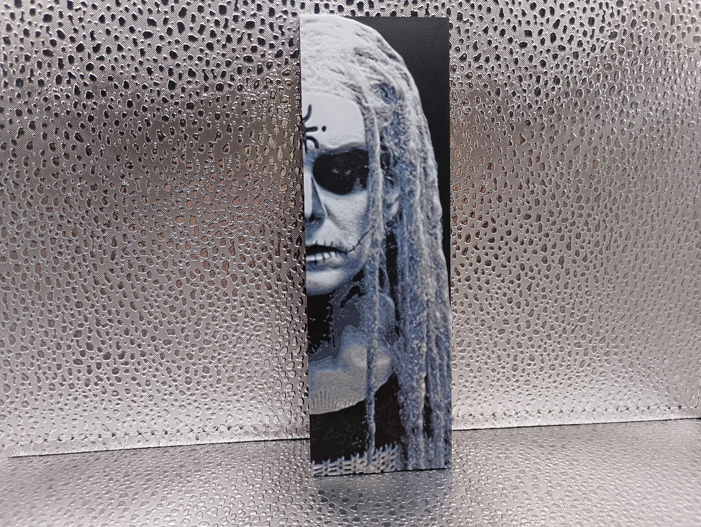 Heidi Hawthorne – Hueforge 3D-Printed Bookmark