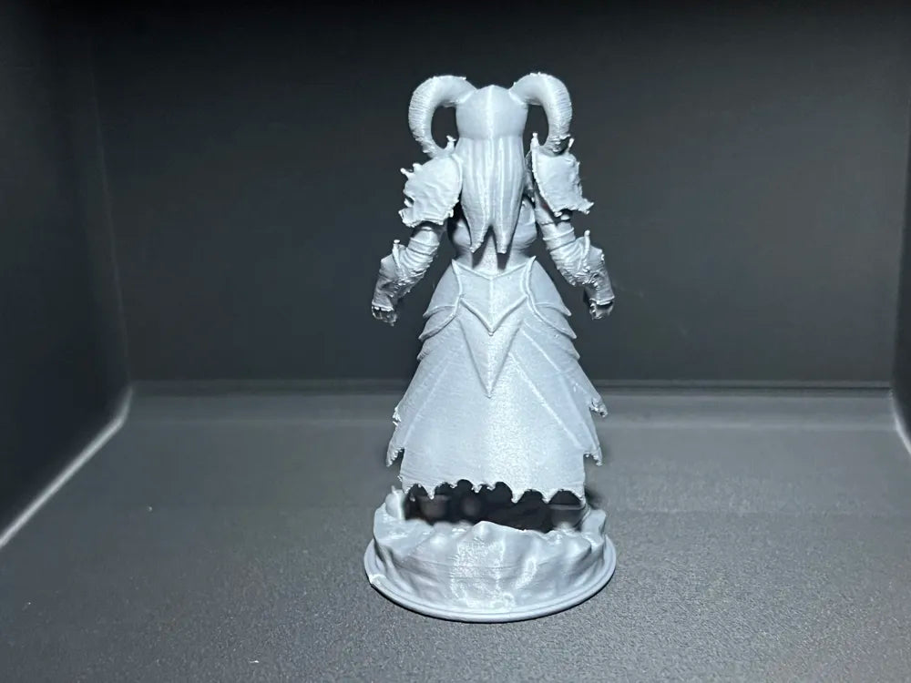 Dungeons & Dragons Abyssal Female Fighter Miniature