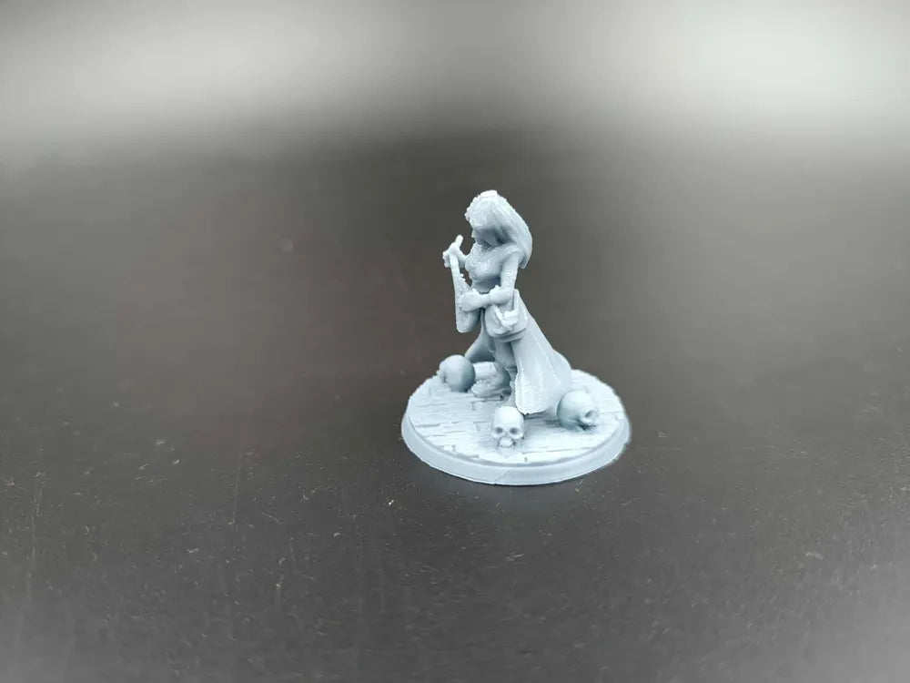 Dungeons & Dragons Female Bard Miniature