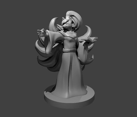 Dungeons & Dragons Kitsune Female Mage with Nine Tales Miniature
