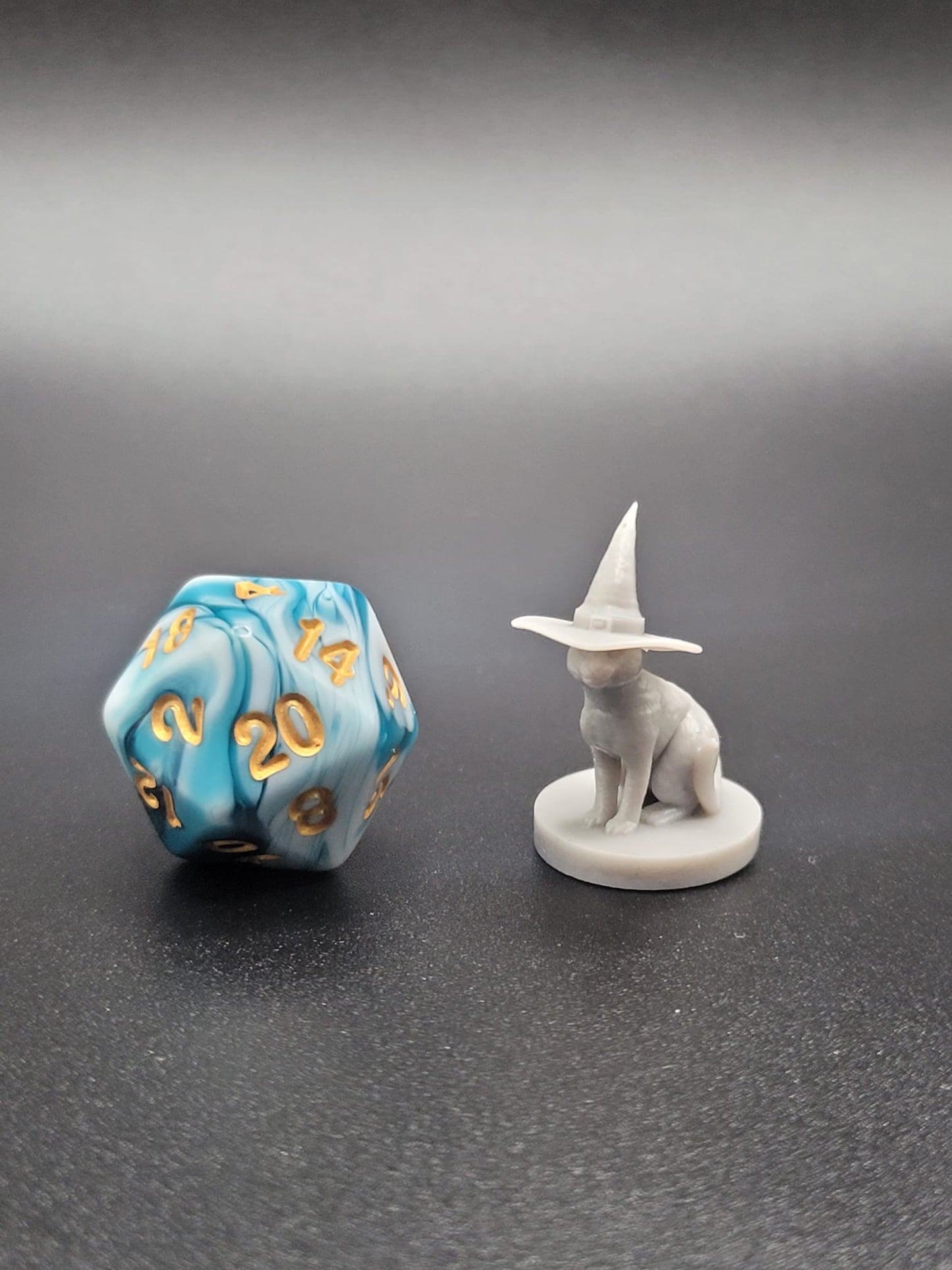 Dungeons & Dragons Cat with Witch Hat Miniature